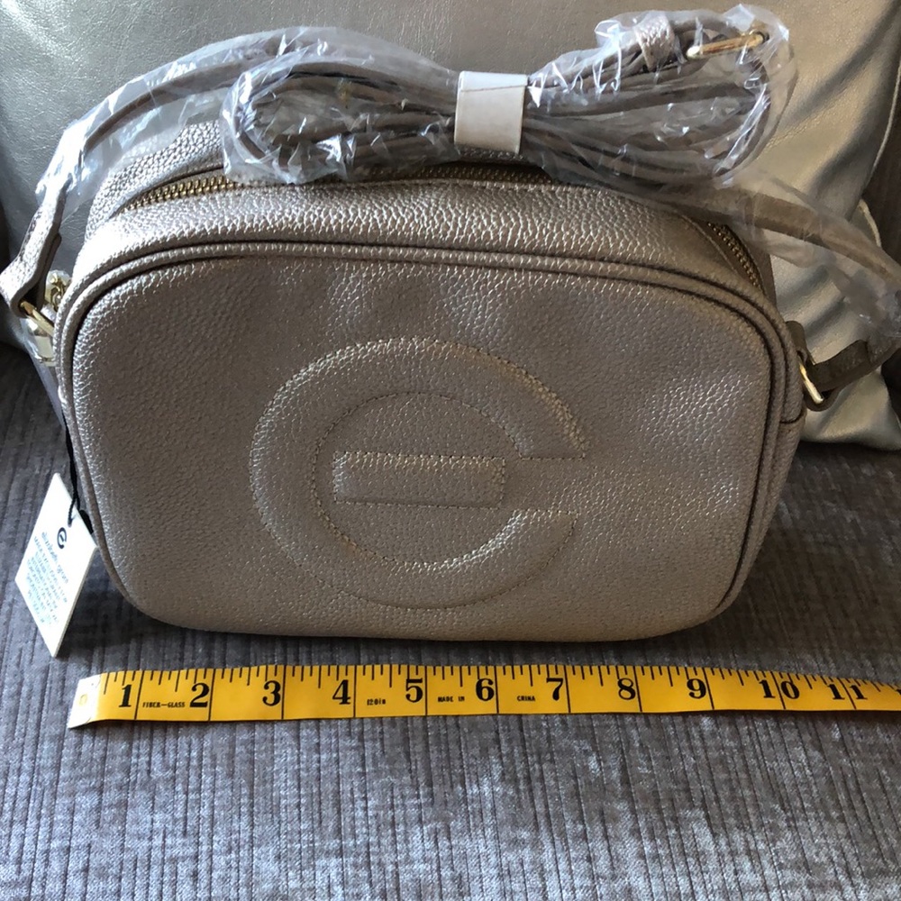 Elizabeth Grant Metallic Crossbody Bag in Gold - Picture 8 of 10